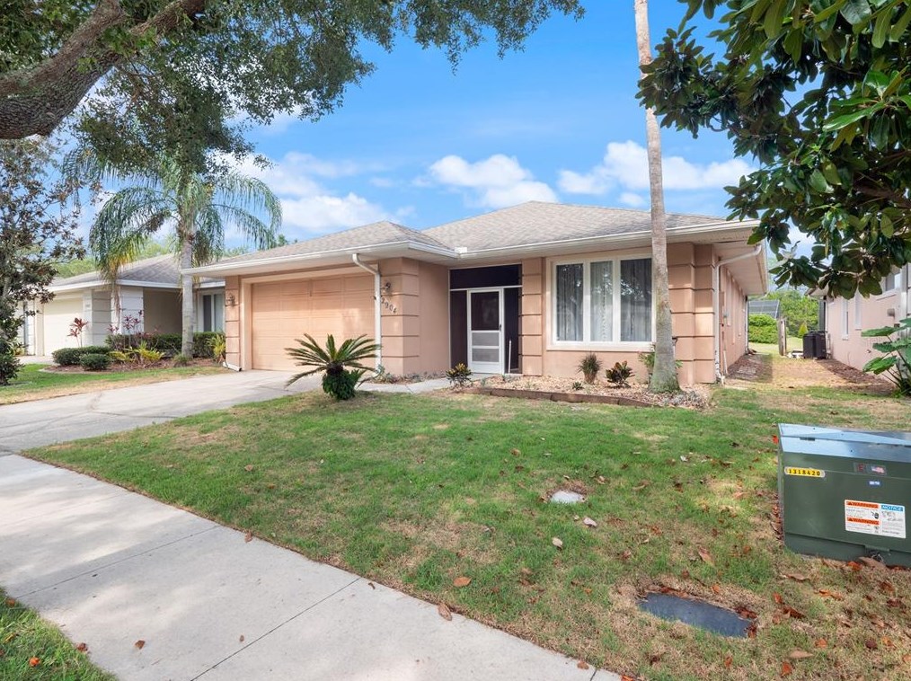 2904 Sunset Lakes Blvd, Kissimmee FL  34747-1101 exterior