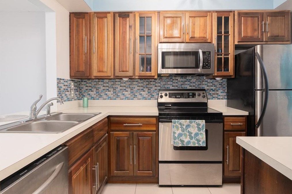 202 Dawn Ct, Kissimmee FL exterior