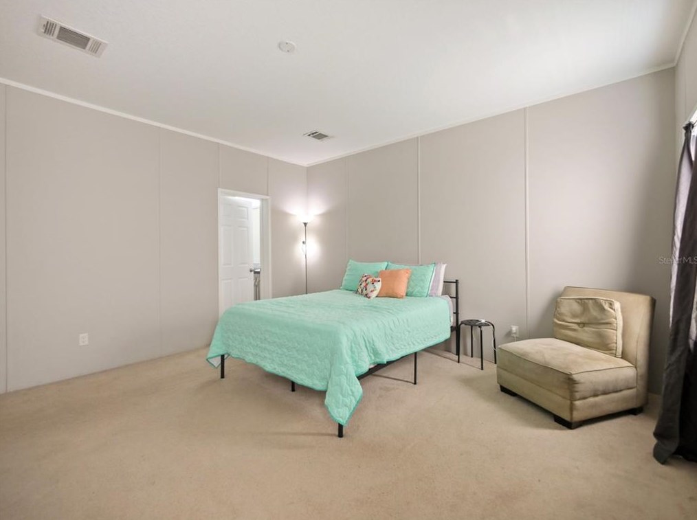 4492 Hunting Ldg Dr, Saint Cloud FL  34772-8006 exterior