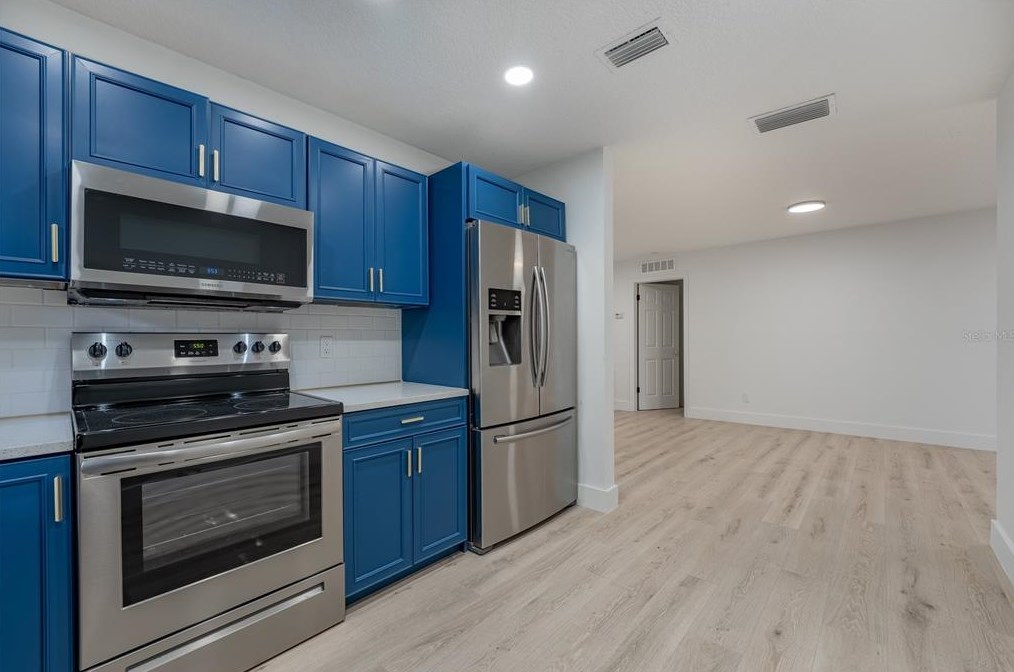 3300 Pinto Dr, Kissimmee FL 34746-4877 exterior