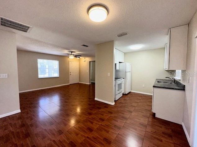 564 Eagle Ct, Kissimmee FL  34759-4442 exterior