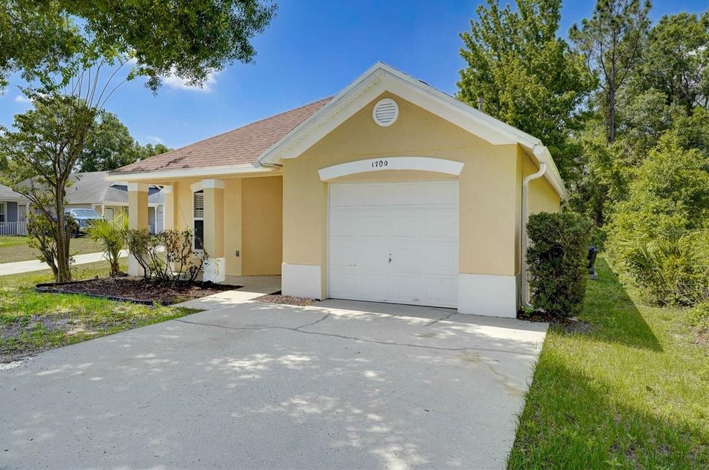 1700 Circe Lake Ct, Orlando FL  32826-4645 exterior
