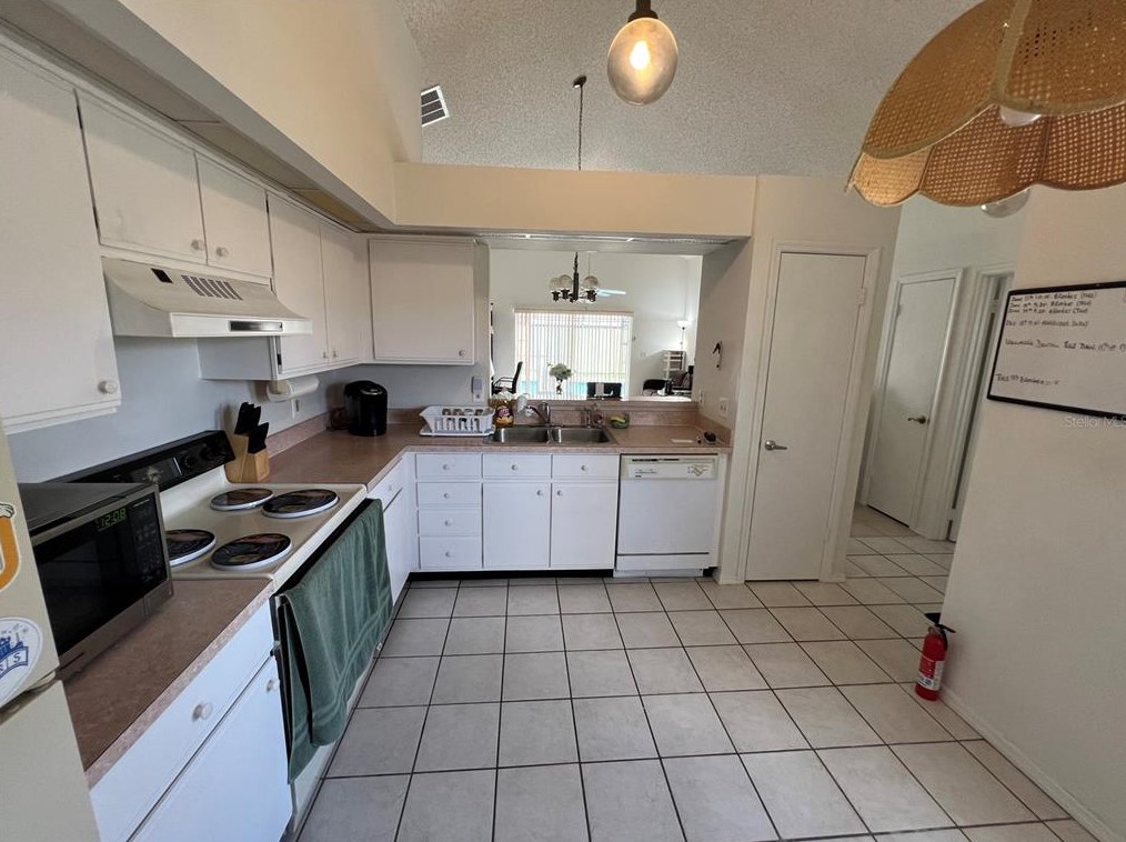 219 Hidden Spg Cir, Kissimmee FL 34743-6122 exterior