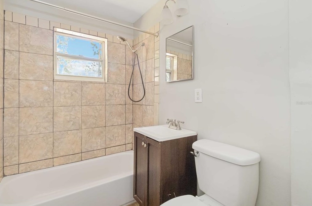 815 Beach St, Daytona Beach FL 32114-2233 exterior