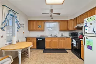 5846 Greenbriar Ct, Zephyrhills, FL 33542 - Photo 5