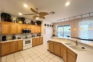 8557 La Isla Dr, Kissimmee, FL 34747 - Photo 13