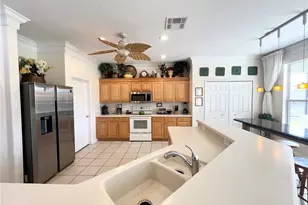 8557 La Isla Dr, Kissimmee, FL 34747 - Photo 17