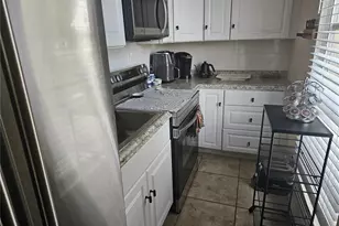 915 Club Cir, Lakeshore, FL 33854 - Photo 3