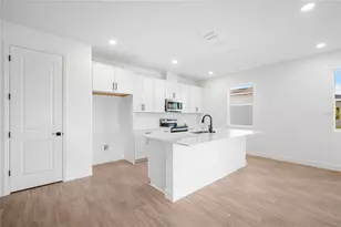 9109 Players Dr, Weeki Wachee, FL 34613 - Photo 7