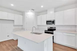 1131 Olivine Ave, Dundee, FL 33838 - Photo 3