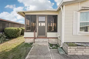8906 31st Ave E, Palmetto, FL 34221 - Photo 5