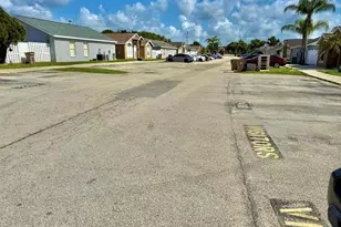 2414 Harbor Town Dr, Kissimmee, FL 34744 - Photo 21