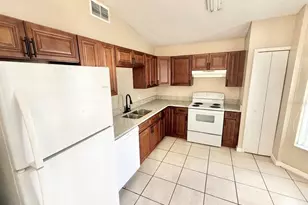 2414 Harbor Town Dr, Kissimmee, FL 34744 - Photo 7