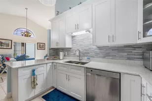 98 Lakepointe Cir, Kissimmee, FL 34743 - Photo 9