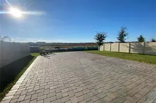 2336 White Poppy Dr, Kissimmee, FL 34747 - Photo 5