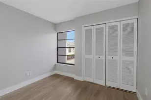 5151 Puritan Cir, Tampa, FL 33617 - Photo 17