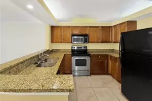 2700 Coconut Bay Ln, Sarasota, FL 34237 - Photo 5