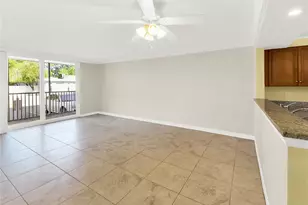 2700 Coconut Bay Ln, Sarasota, FL 34237 - Photo 3