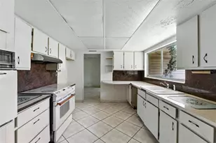 3252 Golfview Rd, Sebring, FL 33875 - Photo 9