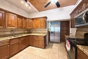 5925 Dahlia Dr, Orlando, FL 32807 - Photo 5