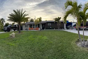 5235 40th St S, Saint Petersburg, FL 33711 - Photo 1