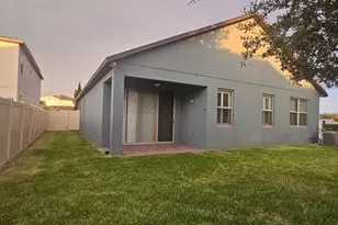 1109 Hilltop Pl, Saint Cloud, FL 34772 - Photo 5