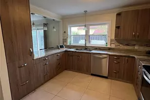 543 Hunter Cir, Kissimmee, FL 34758 - Photo 3