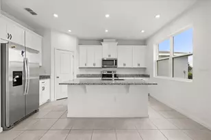 1051 Lakeshore Breeze Pl, Kissimmee, FL 34747 - Photo 5