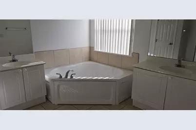 2836 Club Cortile Circle, Kissimmee, FL 34746 - Photo 7