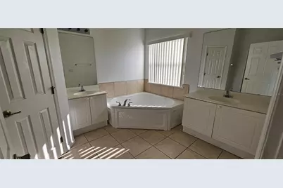 2836 Club Cortile Circle, Kissimmee, FL 34746 - Photo 9