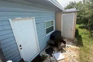 10530 Lake Dr, Seminole, FL 33772 - Photo 7