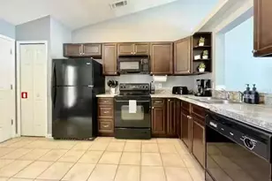 142 Glasgow Ct, Davenport, FL 33897 - Photo 3