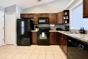 142 Glasgow Ct, Davenport, FL 33897 - Photo 3