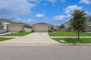 2225 Wood Stork Ln, Saint Cloud, FL 34771 - Photo 3