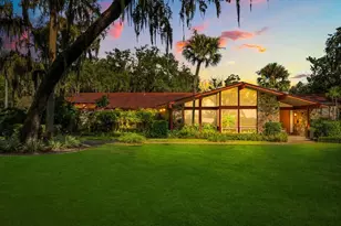 9565 Silver Lake Dr, Leesburg, FL 34788 - Photo 1