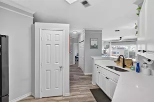 4333 Bayside Village Dr, Tampa, FL 33615 - Photo 7