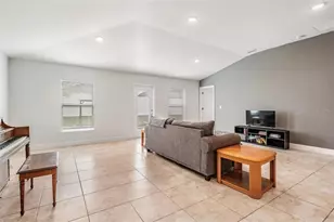 14916 Imperial Purple Ln, Wimauma, FL 33598 - Photo 5