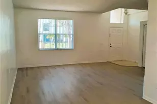 366 Aylesbury Ct, Kissimmee, FL 34758 - Photo 3