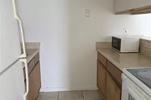 921 W Oak Ridge Rd, Orlando, FL 32809 - Photo 3