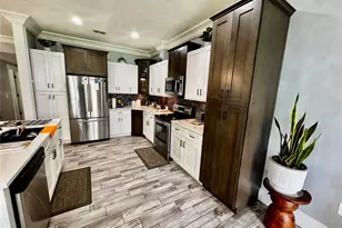 3998 Pemberly Pines Cir, Saint Cloud, FL 34769 - Photo 9