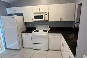 21 Silver Park Cir, Kissimmee, FL 34743 - Photo 11