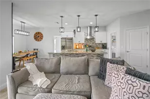 817 Desmoines Pl, Kissimmee, FL 34759 - Photo 7