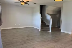 3927 Pemberly Pines Cir, Saint Cloud, FL 34769 - Photo 3