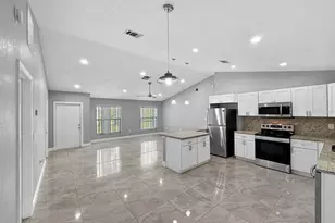 3239 Cottonwood Ct, Kissimmee, FL 34746 - Photo 5