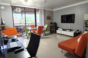 661 NE 195th St, Miami, FL 33179 - Photo 13