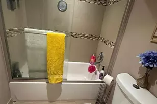 661 NE 195th St, Miami, FL 33179 - Photo 3