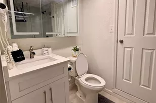 8117 Bay Dr, Tampa, FL 33635 - Photo 29