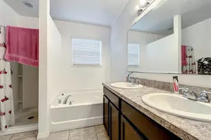 3217 Queen Alexandria Dr, Kissimmee, FL 34744 - Photo 25