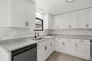 112 E McClendon St, Lady Lake, FL 32159 - Photo 19