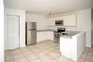 2814 Club Cortile Cir, Kissimmee, FL 34746 - Photo 3